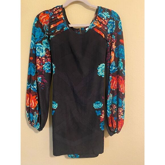 Long sleeve dress    - Picture 1 of 4